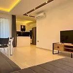 Salam Residence 2 - Ladies-Only Pool & Family Pools *
