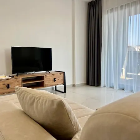 Apartment Salam 2 - Woman Pool - Experience